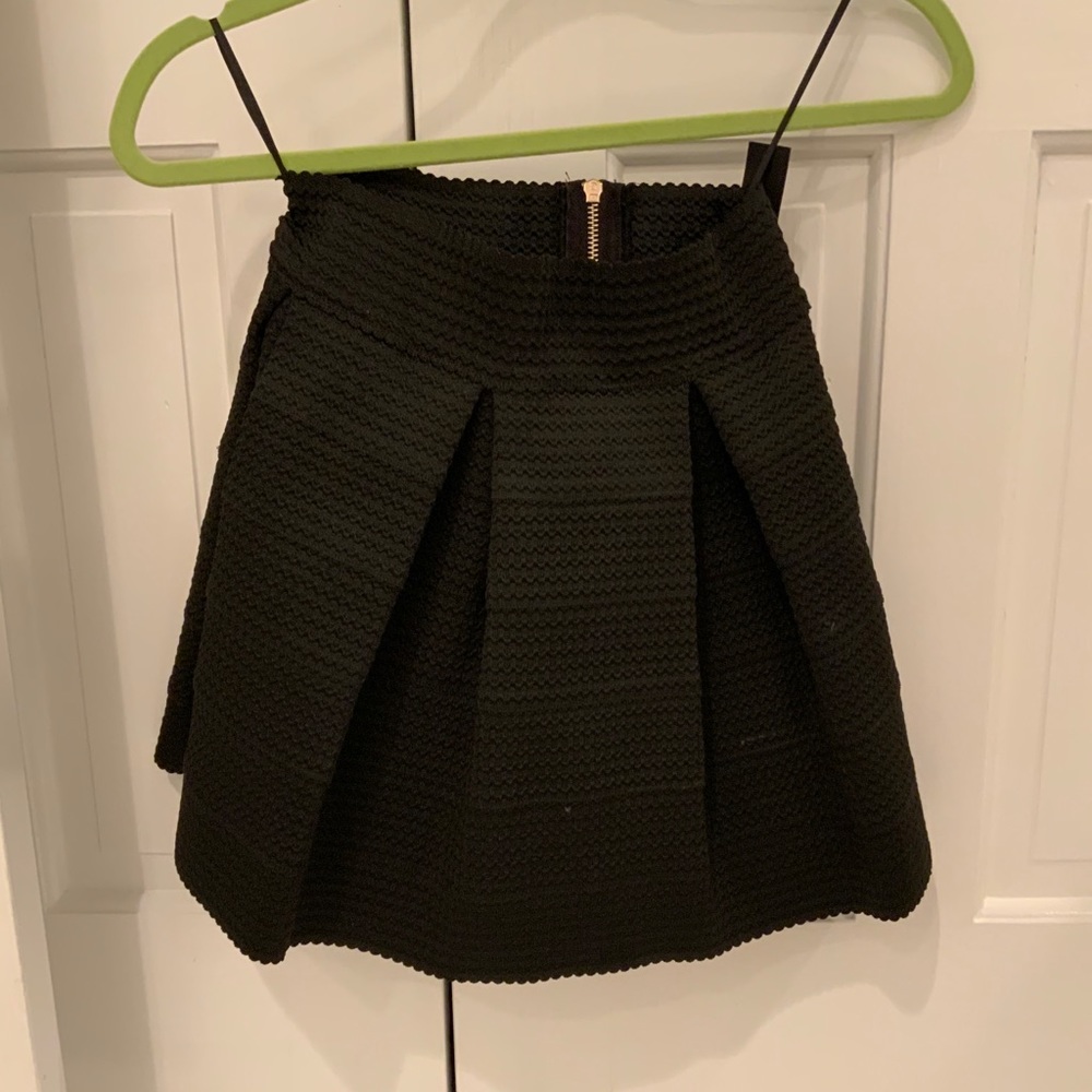 Kiwi Tucker Structured/Textured skirt